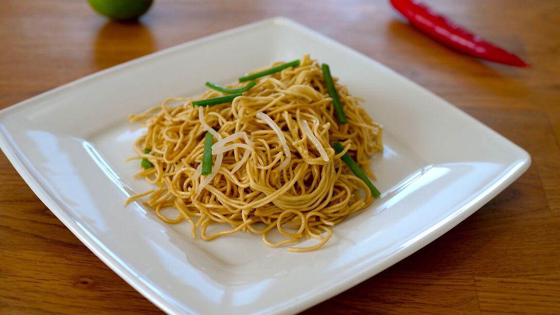 Smażony Makaron Chow Mein
